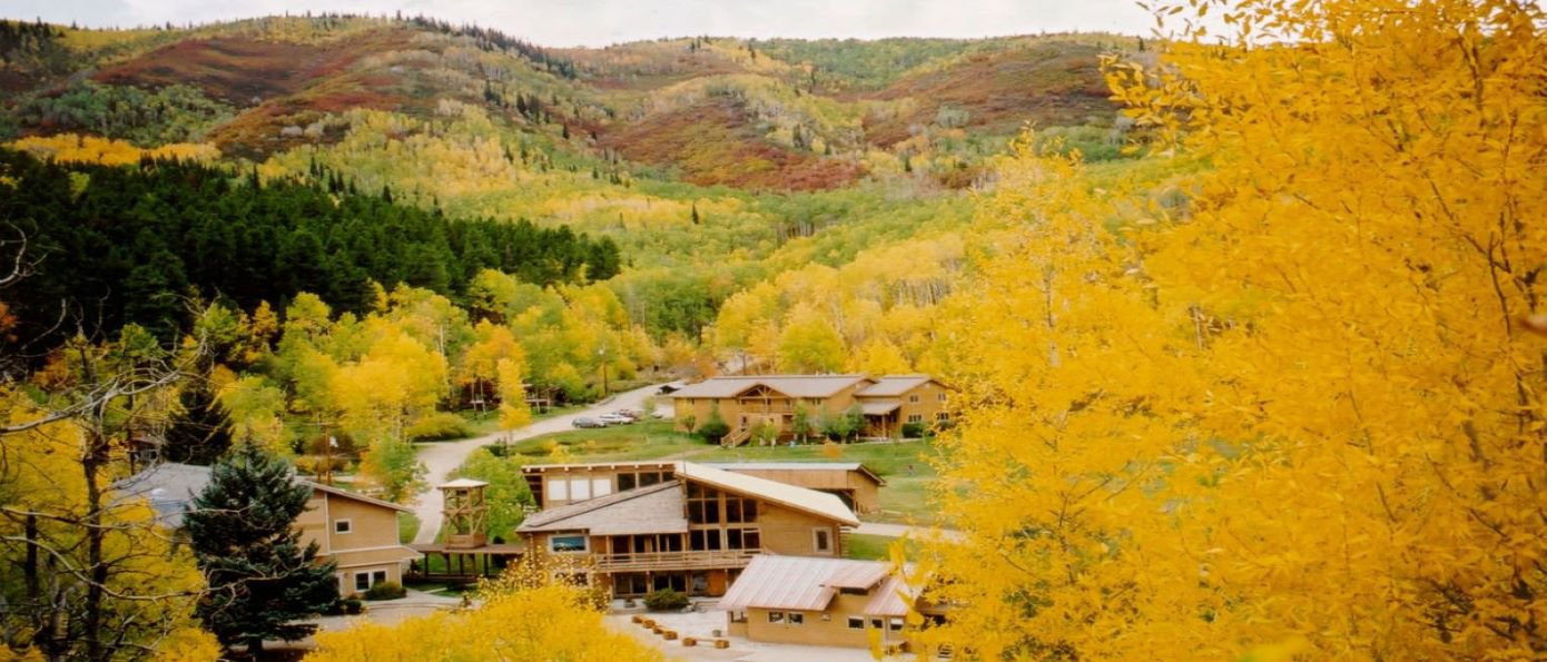 Steamboat_Mountain_School_in_the_fall.max-1400x800.jpg